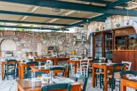 Grekis Beach Hotel and Apartments