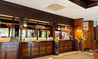 River Grand Hotel