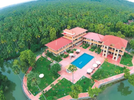 Isola di Cocco Ayurvedic Beach Resort Отели рядом с достопримечательностью «Nagapuram Sree Devi Temple»
