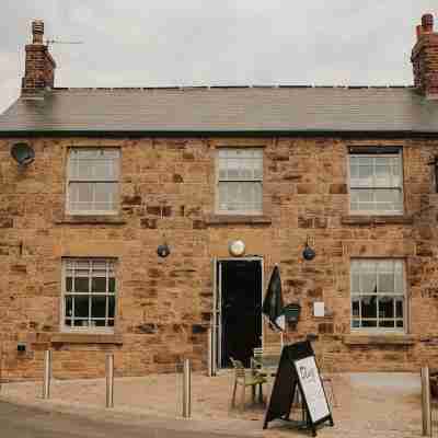 The Devonshire Arms Hotel Exterior