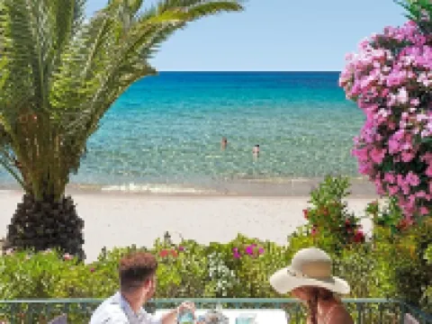 フォルテ ビレッジ リゾート - レ パルマ プーラのホテル