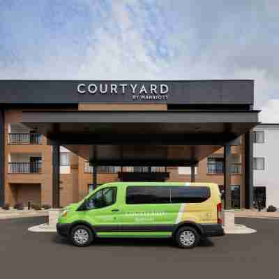 Courtyard Grand Rapids Airport Hotel Exterior