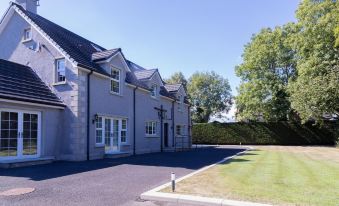 Luxurious 4Bd Family Retreat in Magherafelt - Housity