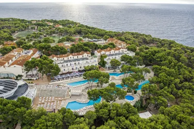 Iberostar Waves Club Cala Barca Hotel dekat Ses talaies De Can Jordi