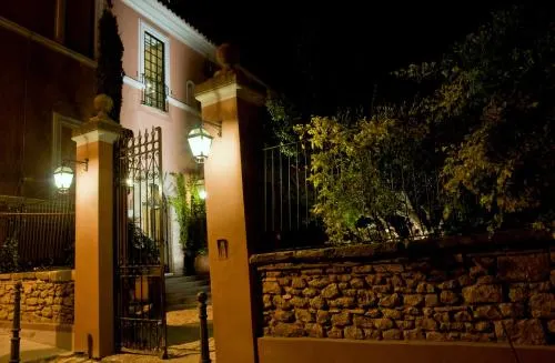 Rose Garden Manor House - Housity