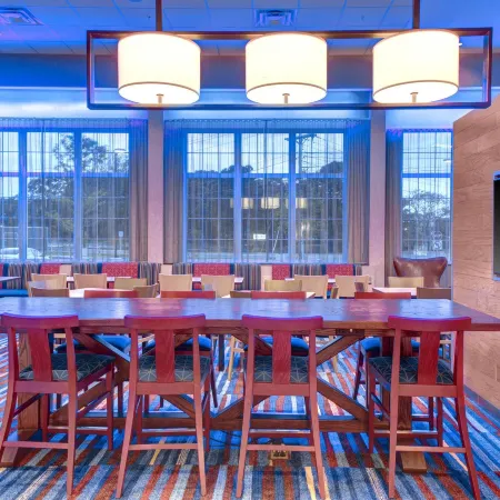 Fairfield Inn & Suites Cape Cod Hyannis Отели в г. Барнстейбл