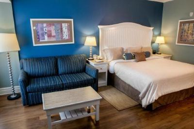 King Room with Sofa Bed and Village View - Disability Access Watkins Glen Harbor Hotel Photo