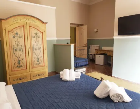 B&B Delle Palme Hotels near Via Chiaia