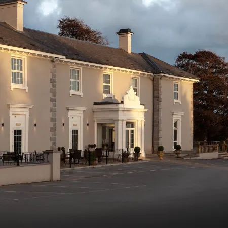 Elfordleigh Hotel Отели рядом с достопримечательностью «Торговый центр "Марш-Миллз"»