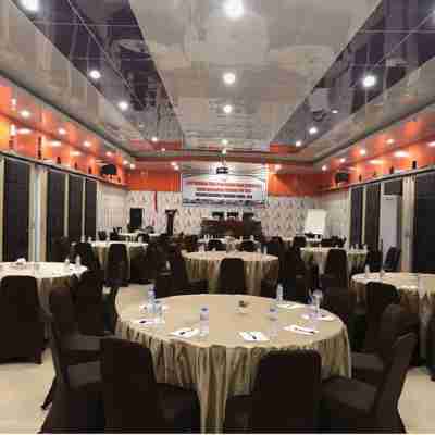 D Blitz Hotel Kendari Dining/Meeting Rooms