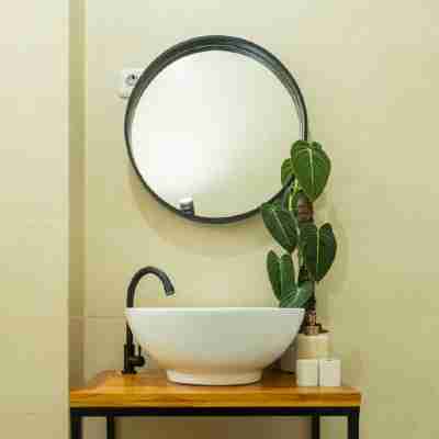 YellowHouse: Modern Villa w/Pool - Central Loc. Rooms