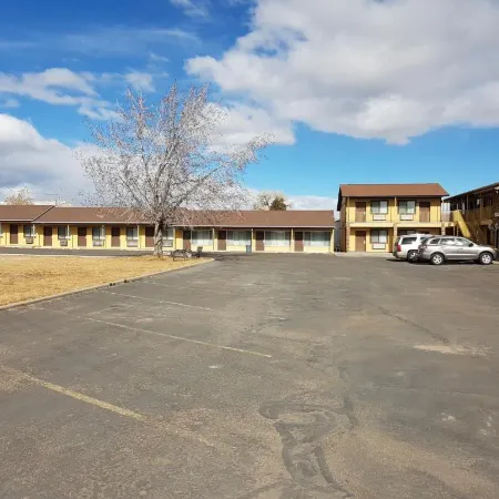 Split Mountain Motel