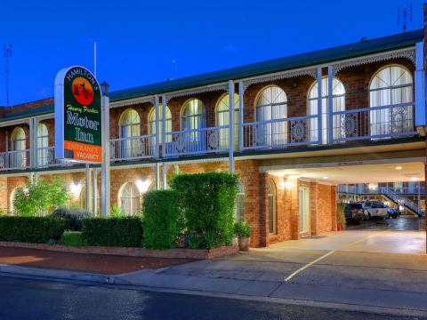 Hamilton Henry Parkes Motor Inn