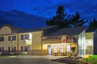Super 8 by Wyndham Pella - 2-Star