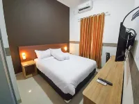RedDoorz Syariah Near Kota Cinema Mall Jatiasih Hotels in Pondok Melati