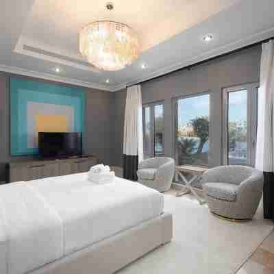 Maison Privee - Palm Jumeirah Beach Front XL Villa w/Prvt Pool Rooms