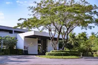 The ShellSea Krabi I Luxury Beach Front Resort & Pool Villas Hotel di Ao Num Mao Bay