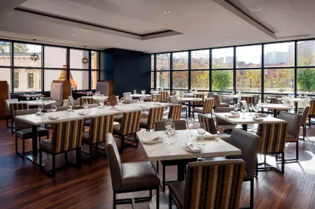 Oakland Marriott City Center Отели рядом с достопримечательностью «Юниверсити оф Калифорния Ботаникал Гарден»