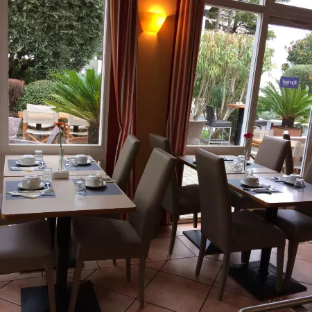 Brit Hotel Confort Nîmes Ouest - A9 Sortie 25