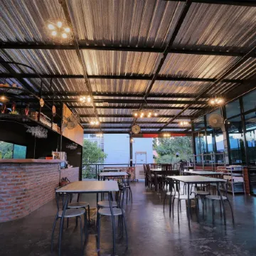 Baan Chang Hotel & Coffee House