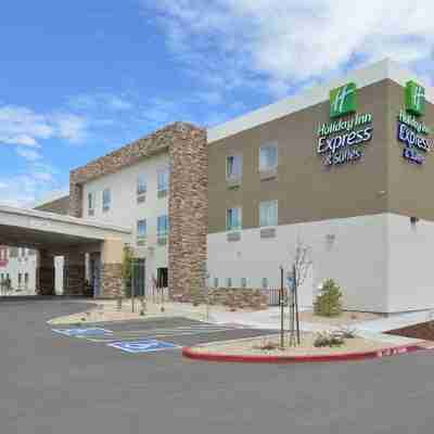 Holiday Inn Express & Suites Williams Hotel Exterior