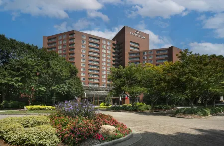 Crowne Plaza Atlanta Perimeter at Ravinia Отели рядом с достопримечательностью «Периметр Молл»