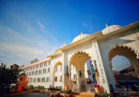 Radisson Blu Udaipur Palace Resort & Spa - Infinity Pools