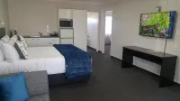 White Heron Motor Lodge - Motels