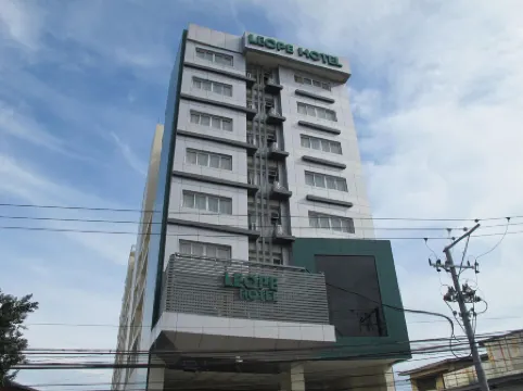 Leope Hotel Отели рядом с достопримечательностью «Mandani Bay»