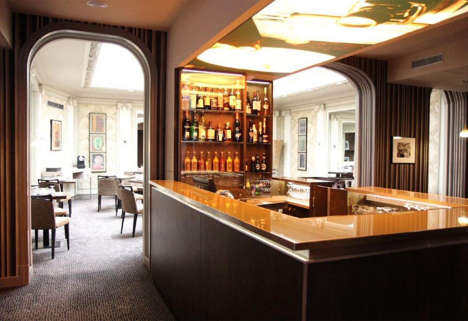 4. Hotel Li..