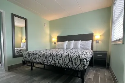 Royal Canadian Motel Hotels in Wildwood