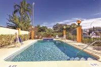 La Quinta Inn & Suites by Wyndham St. Petersburg Northeast