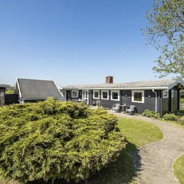 "Ylvie" - 150m from the Sea