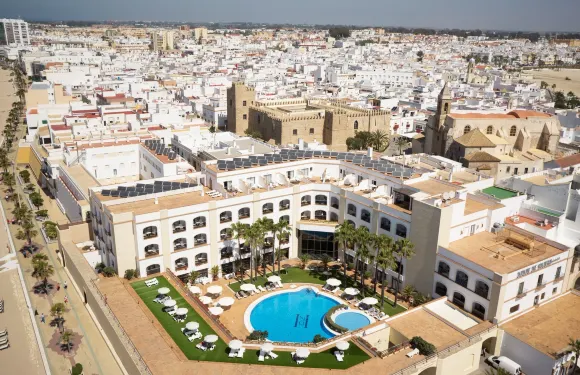 納赫拉杜克酒店