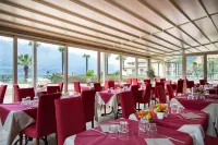 Hotel Royal Village فنادق في ليموني سول غارد