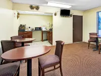Super 8 by Wyndham Clarksville East