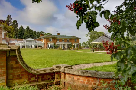 Best Western Plus Kenwick Park Hotel Отели рядом с достопримечательностью «Lincolnshire Wolds Countryside Service»