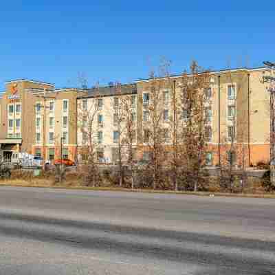 Comfort Suites Regina Hotel Exterior