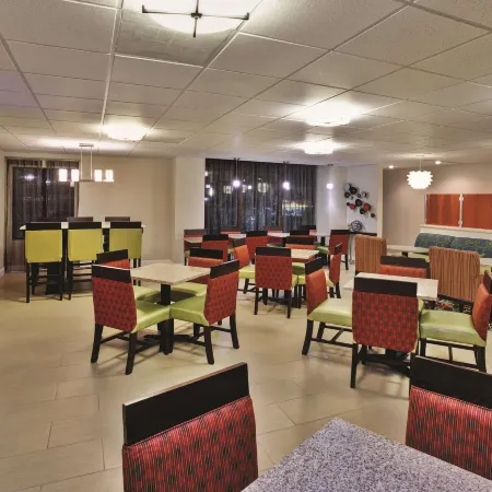 La Quinta Inn & Suites by Wyndham Elkview - Charleston NE