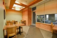 Hyatt Place Chicago Warrenville Naperville - breakfast