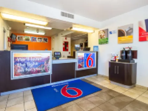 邁措沃北6號汽車旅館 梅薩酒店