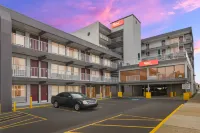 Red Roof Plus+ & Suites Virginia Beach - Seaside