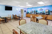 Days Inn by Wyndham Livonia/Canton/Detroit - breakfast