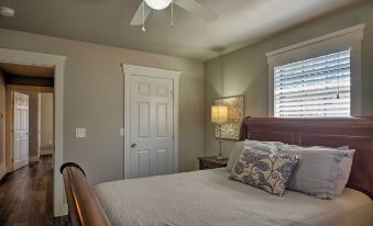 Cozy Home Blocks to Georgetown Square and SU!