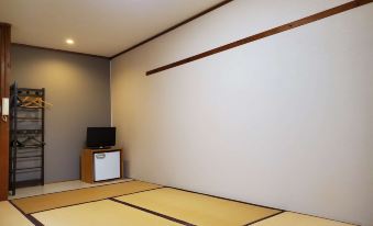 4. Ryokan K..