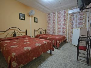 Economic, Central, Cuban Room with Wifi 2