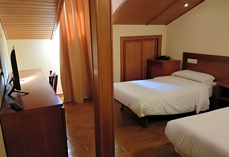 Hotel Sierra Oriente - Housity