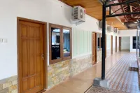 Adipura Guesthouse Syariah Mitra RedDoorz Near Terminal Nganjuk Hotels in Nganjuk Sub-District