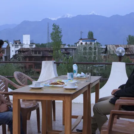 Hotel Kashmir Inn