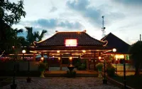Hotel Grand Mahkota Lamongan Hotels in Lamongan